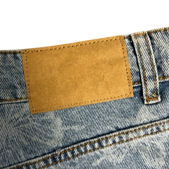 High Rise Tapered Leg Mom Jean Butterfly Print Light Blue Wash Cotton:On Size 8 - Picture 10 of 12